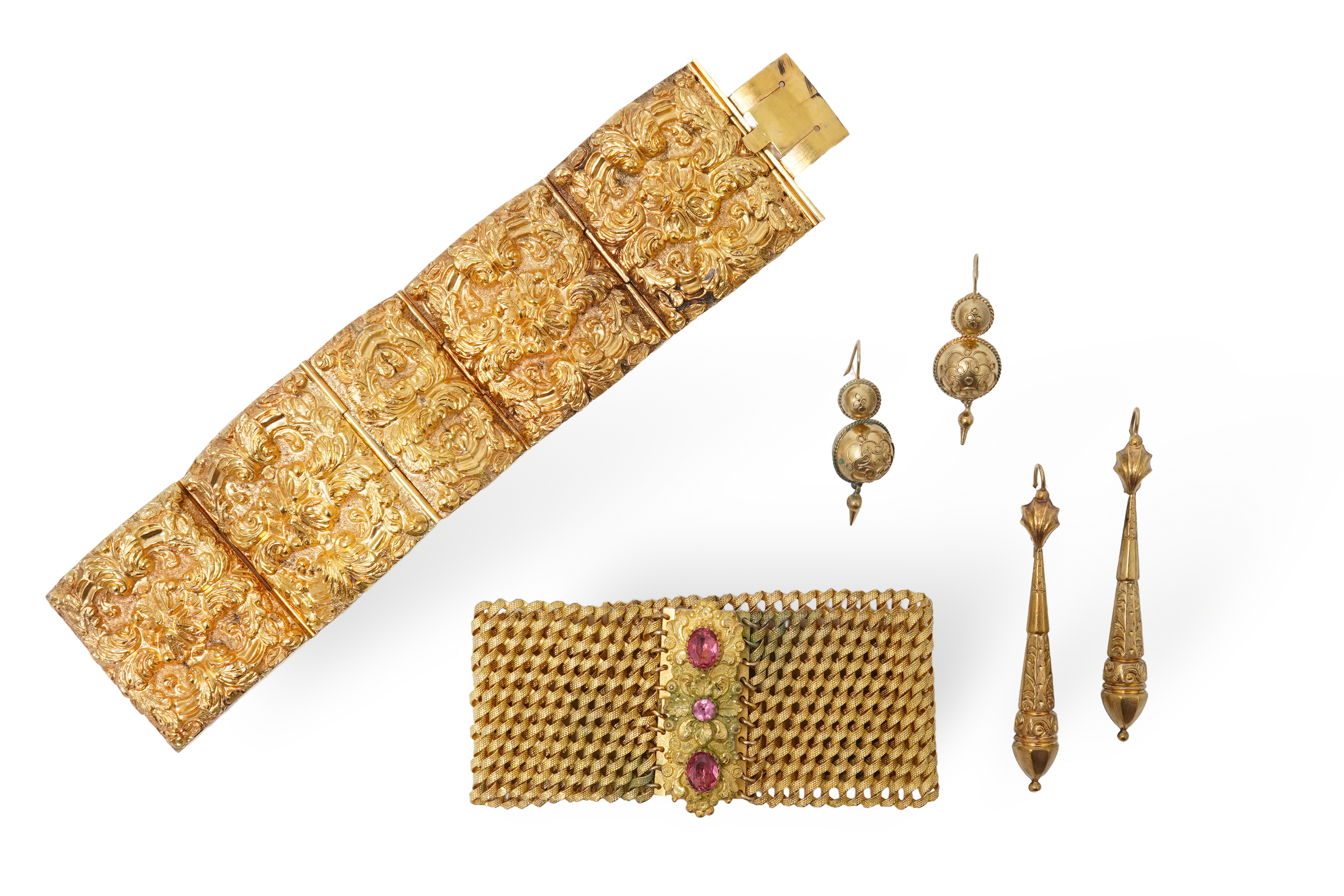 A collection of pinchbeck/gilt metal jewels, 19th century